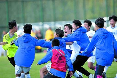 2025／26赛季英超：纽卡斯尔联4-1完胜埃弗顿，打破客场不胜魔咒（2025／26英超：纽卡斯尔联4比1击败埃弗顿，客场不胜纪录作古）