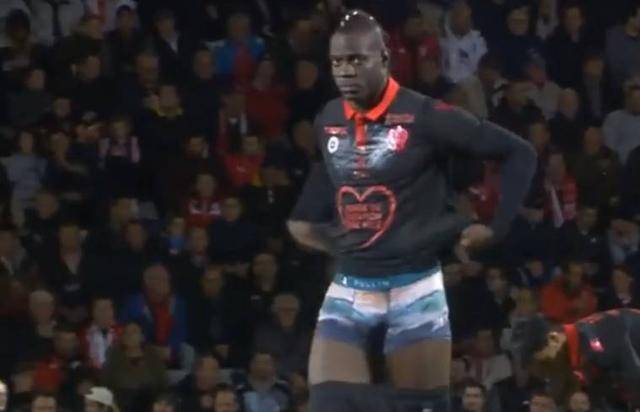 记者：16岁布基纳法索中场签约白堡，未来有望加盟切尔西