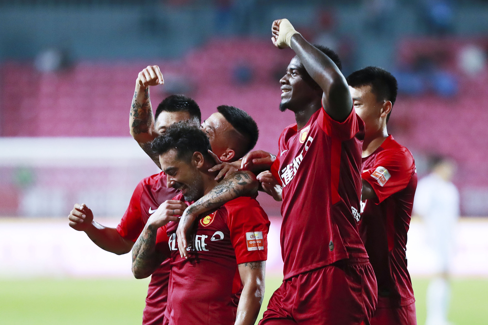 英超战报：米伦科维奇乌龙，霍尔制胜，埃弗顿3-0大胜森林（英超快讯：米伦科维奇自摆乌龙，霍尔破门锁胜，埃弗顿3-0完胜诺丁汉森林）