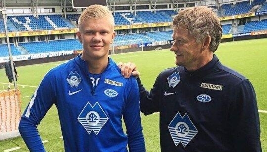 斯科尔斯：欧联杯半决赛先客后主对曼联有利，有助球队冲击决赛（斯科尔斯：先客后主的欧联半决赛利好曼联，有助球队冲击决赛）